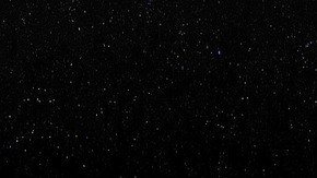 La cara cercana de la Luna está dominada por vastos depósitos volcánicos, mientras que la cara lejana tiene muchos menos.