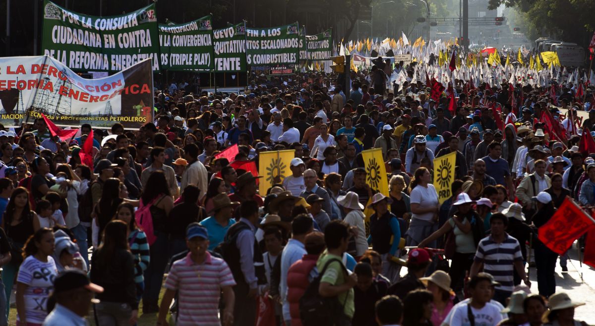 Los manifestantes recibieron a los legisladores del gobernante Movimiento de Regeneración Nacional (Morena) que llegaron temprano al recinto.