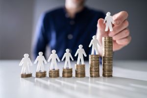 Candidata demócrata al Congreso propone que el salario mínimo sea de $30 dólares la hora