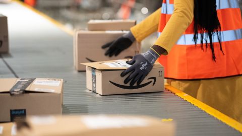 trabajador-almacen-amazon
