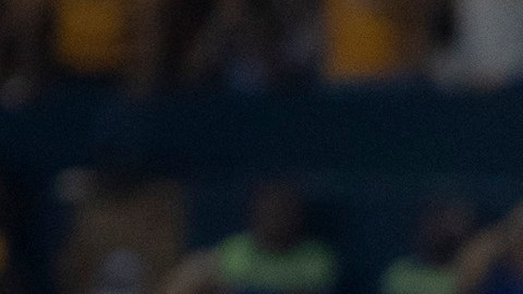 AME1435. MONTERREY (MÉXICO), 21/05/2022.- Jugadores de Tigres de la UANL reclaman al arbitro Cesar Ramos (d) una jugada ante Atlas.