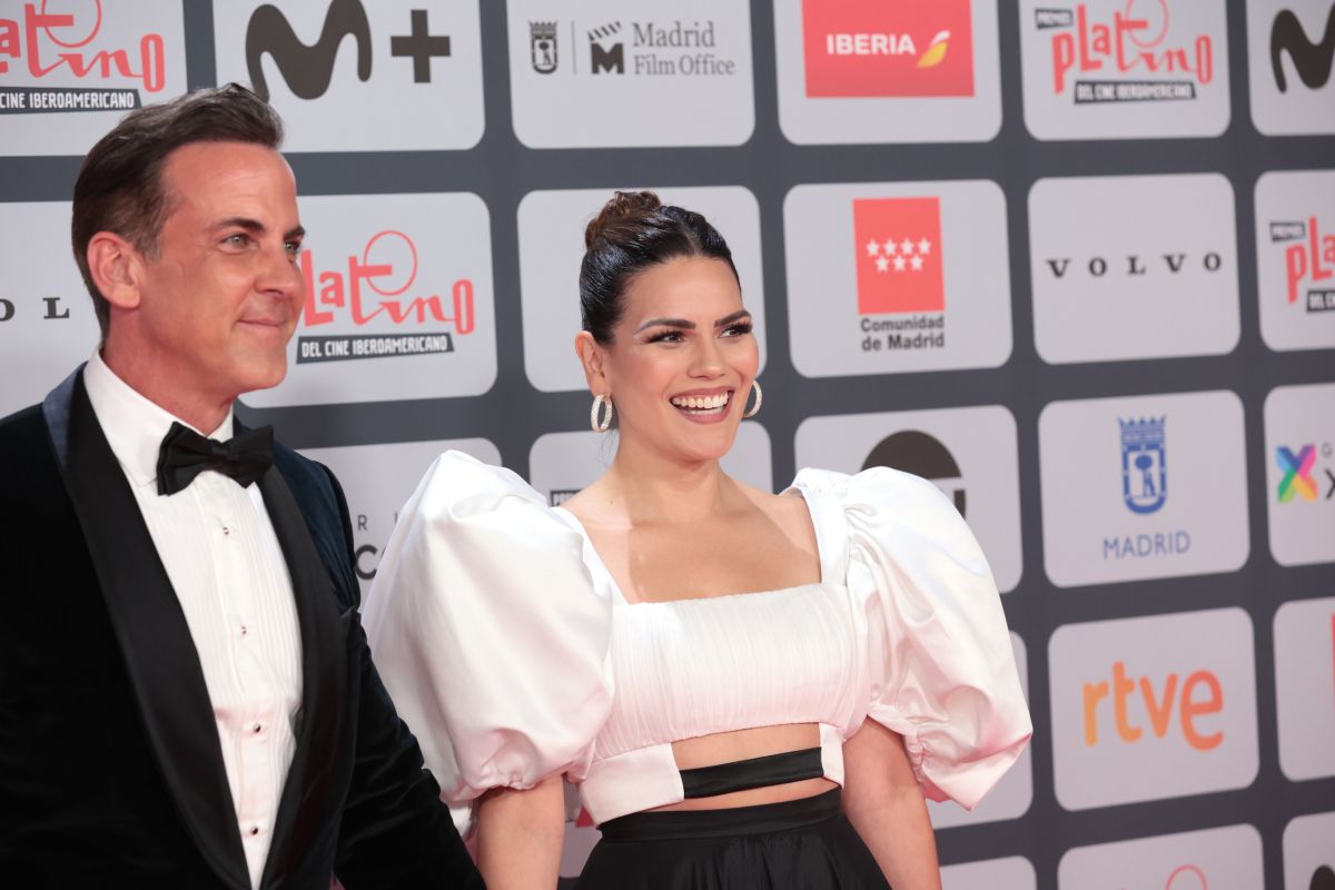 La presentadora Karina Banda junto a su esposo. Carlos Ponce.