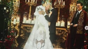 Kourtney Kardashian y Travis Barker se casaron en una lujosa ceremonia en Italia.