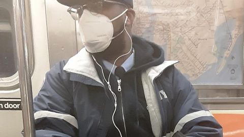 Mascarilla en el Metro de NYC, febrero 2022.