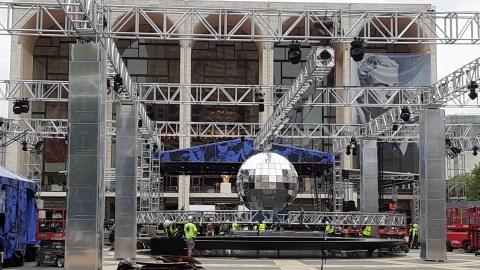 Preparativos de discoteca de verano en Lincoln Center, NYC.