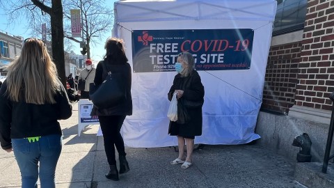 Los contagios diarios ya supern los 2,599 en Nueva York, y es Manhattan el de mayor reporte de casos