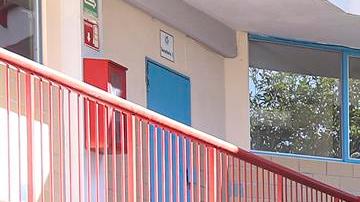 "Chicharito" compartió con los niños del albergue.