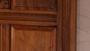 La gobernadora Kathy Hochul tras la firma de la Ley de Sobrevivientes Adultos, acompañada -entre otros- por la asambleísta Linda Rosenthal (segunda de izq. a der.) y el senador estatal Brad Hoylman, patrocinadores de la legislación.