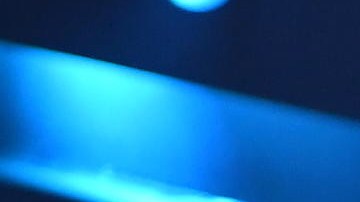 En la imagen aparecen los presentadores de la gran final de Eurovisión 2022: Alessandro Cattelan, Laura Pausini y Mika.