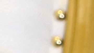 Larry Hernández y Kenia Ontiveros viajan junto a sus hijos