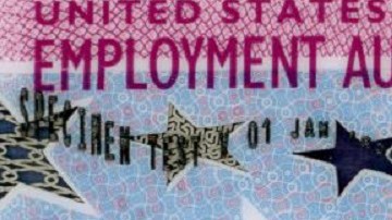 USCIS amplió la validez de permisos laborales expirados.