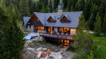 Este refugio de montaña en Big Sky, Montana, es una de las casas de vacaciones del año 2022 de Vrbo.