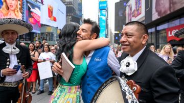 Eugenio Derbez estuvo en la celebración de Despierta America en Times Square el lunes.