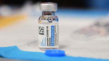 FDA limita a la población que puede recibir la vacuna Covid de Johnson & Johnson