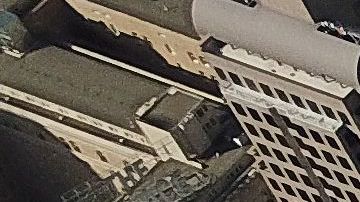 La Salesforce Tower tiene una altura de 1,070 pies.