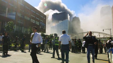 El desplome de las Torres Gemelas dejó el aire muy denso, lleno de polvo, asbesto y  más de 400 tipos de químicos.