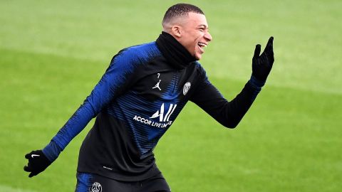 Kylian Mbappé ríe durante un entrenamiento.