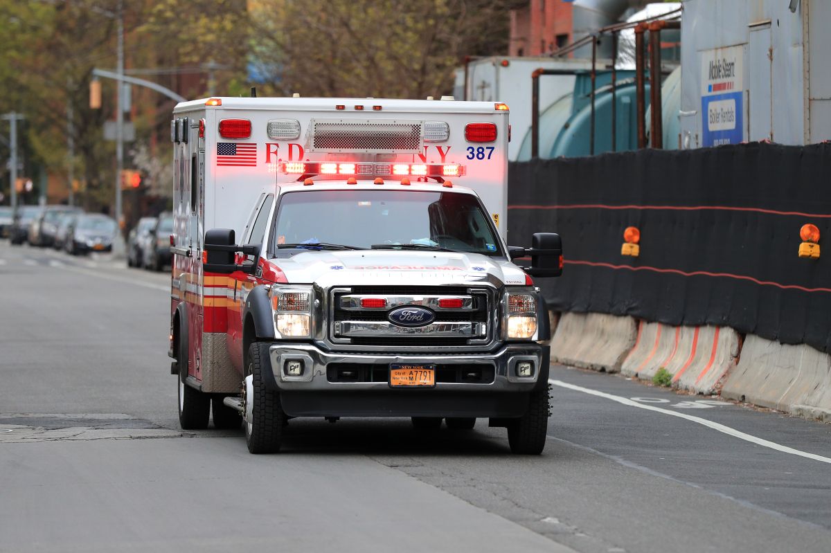 Una mujer resultó gravemente herida tras ser atropellada en Queens.