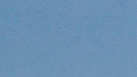 Un misil BM-30 Smerch sin explotar en territorio ucraniano.