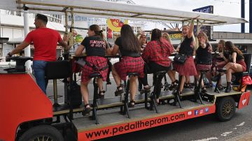 Los "pedal-pub" han tomado fama en algunas ciudades del mundo.