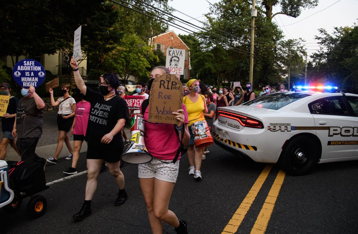 Manifestantes mostraron pancartas e hicieron cánticos a favor del aborto.