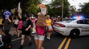 Manifestantes mostraron pancartas e hicieron cánticos a favor del aborto.