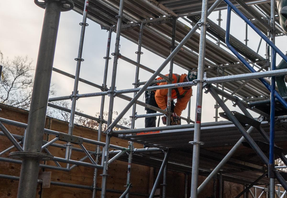 Cuánto gana un inmigrante indocumentado en la construcción en Nueva York;  reporte revela abusos y discriminación - El Diario NY