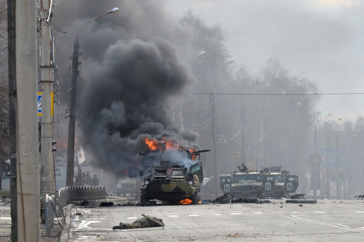 Fuerzas ucranianas defienden la región de Kharkiv.