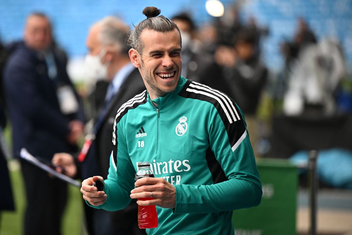 Gareth Bale sonríe durante un entrenamiento en el partido de ida por las semifinales de la UEFA Champions League en 2022 ante Manchester City. 