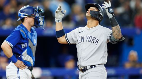 Gleyber Torres celebra luego de conectar su cuadrangular ante Toronto Blue Jays.