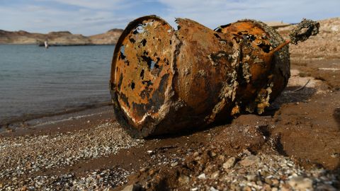 Un barril con el cuerpo de un sujeto asesinado hace unos 40 años.
