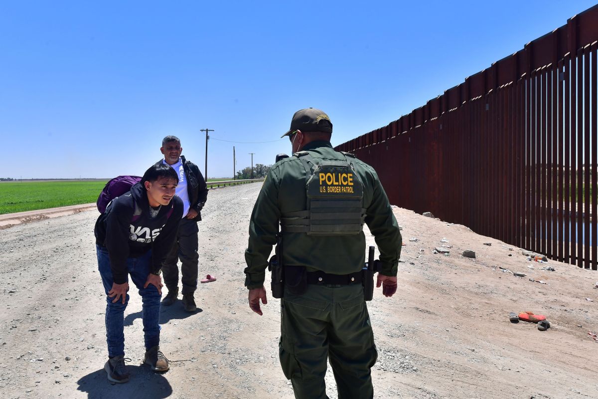 Autoridades fronterizas seguirán aferradas al Título 42, impulsado por Donald Trump.