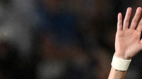 Ángel Di María se despide de la afición del PSG.