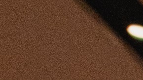 El candidato demócrata a gobernador Beto O'Rourke interrumpe una conferencia de prensa del gobernador de Texas Greg Abbott.