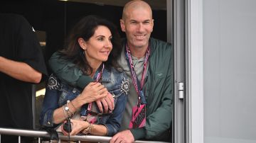 Zinédine Zidane y Véronique Fernandez posan por primera vez con su nieta