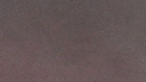 Oficiales de policía buscan controlar la situación luego que aficionados del Saint-Etienne invadieran el campo y agredieran a sus jugadores tras concretarse el descenso a la Ligue 2 de Francia.