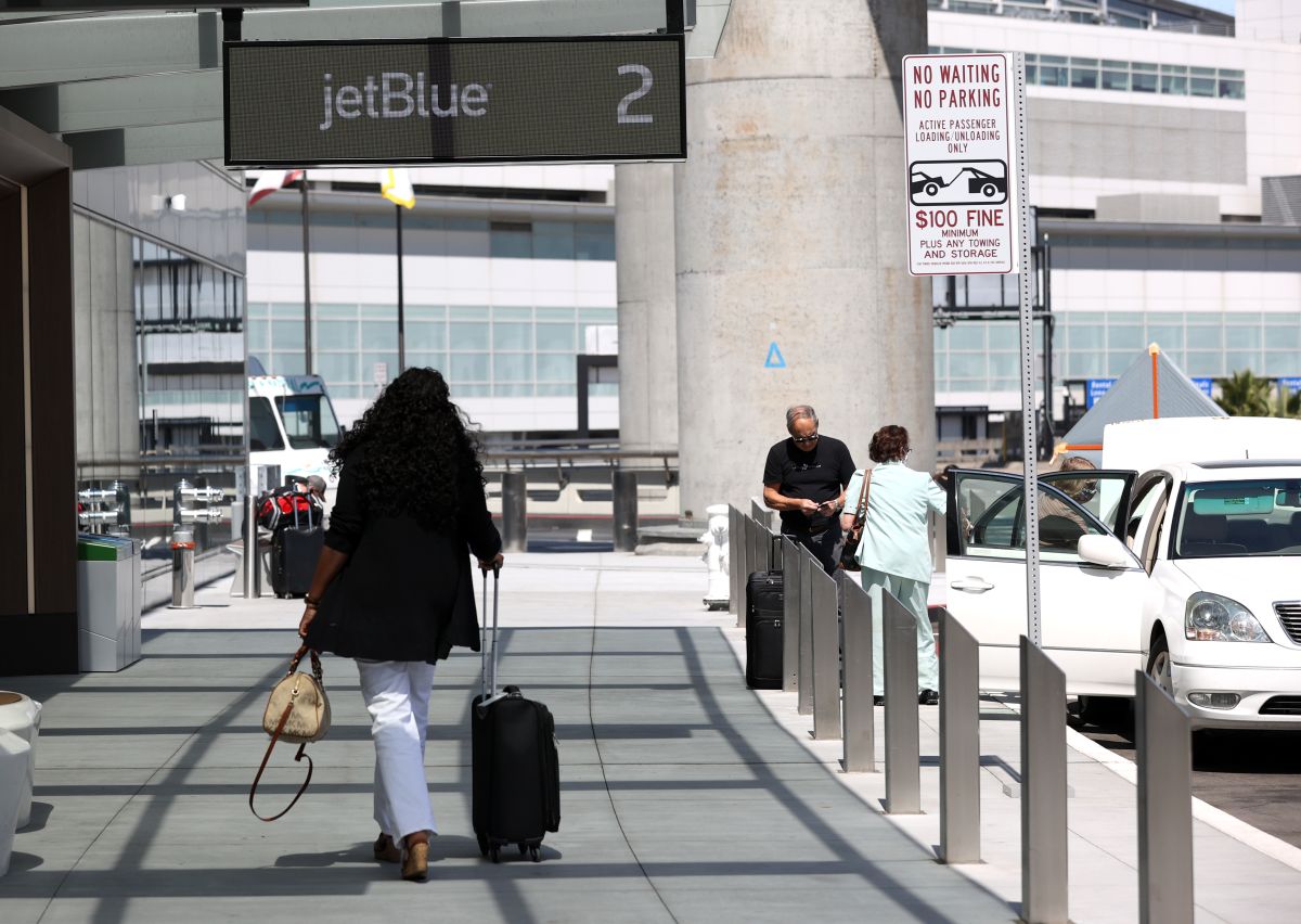 Pasajeros de JetBlue en San Francisco International Airport.