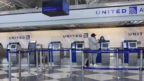 La agresión se registró en el aeropuerto de Newark.