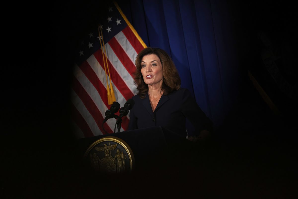 Governor Hochul received money from the pro-gun group NRA when she arrived in Congress, recalls Democratic rival Suozzi in New York