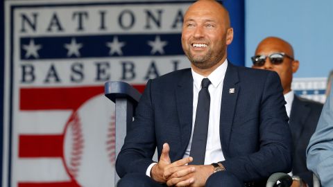 Derek Jeter durante la ceremonia de inducción al Salón de la Fama del Béisbol en 2021.