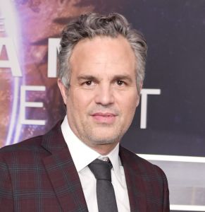 Mark Ruffalo aparece de sorpresa en Nueva York en la boda de dos mujeres galesas