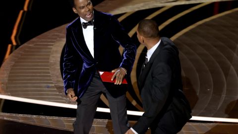 El comediante Chris Rock siendo agredido por Will Smith.