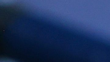 Gareth Bale sonríe durante su estancia en el banquillo de suplentes del encuentro entre Real Madrid y Manchester City por semifinales de la UEFA Champions League.