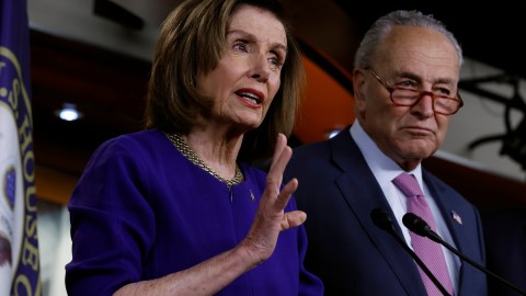 La presidenta de la Cámara, Nancy Pelosi, y el líder de la mayoría en el Senado, Chuck Schumer.