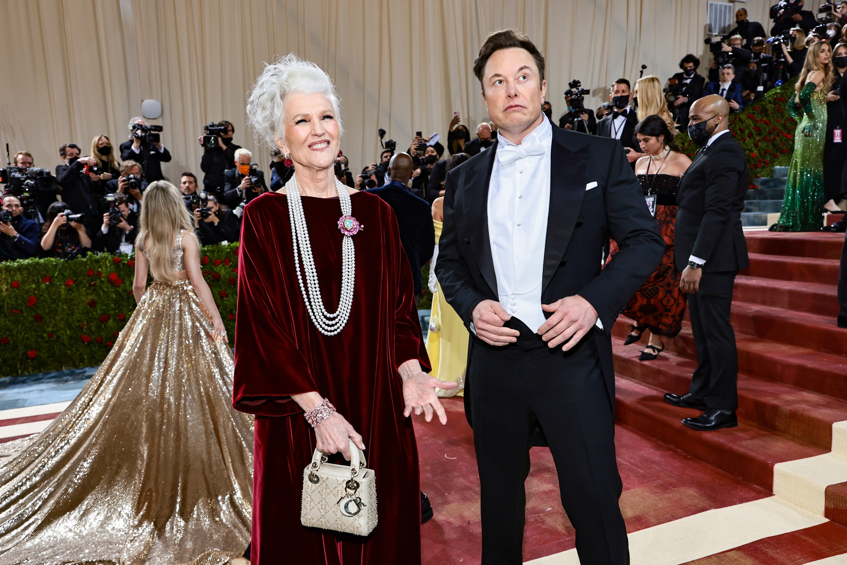 Madre de Elon Musk posó en traje de baño a sus 74 años, para la portada ...