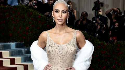 Kim Kardashian no cabía en su vestido de Marilyn Monroe, tuvo que perder 16 libras en 3 semanas.