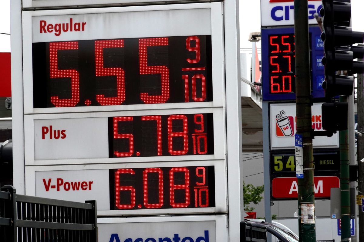 Los altos precios de la gasolina siguen siendo un dolor de cabeza para los estadounidenses.