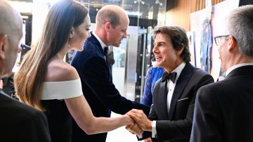 El príncipe William junto a su duquesa Kate Middleton junto a Tom Cruise.