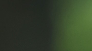 Chileno Mito Pereira se lamenta tras fallar el tiro en el hoyo 17 que hipotecó sus opciones de ser campeón del PGA Championship.