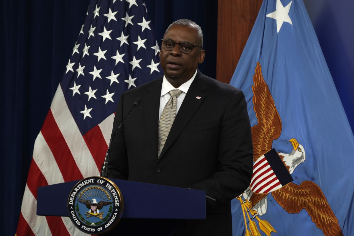 El Secretario de Defensa de los Estados Unidos, Lloyd Austin, participa en una rueda de prensa en el Pentágono en Arlington, Virginia.